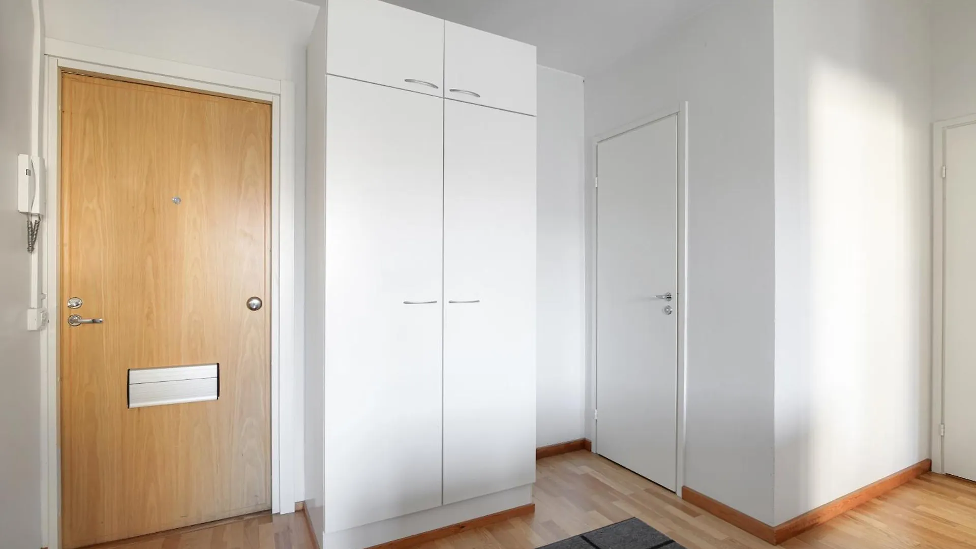 Kotimaailma Apartments Kamppi - 2Br In The City Center With Key Code Helsinki Finland